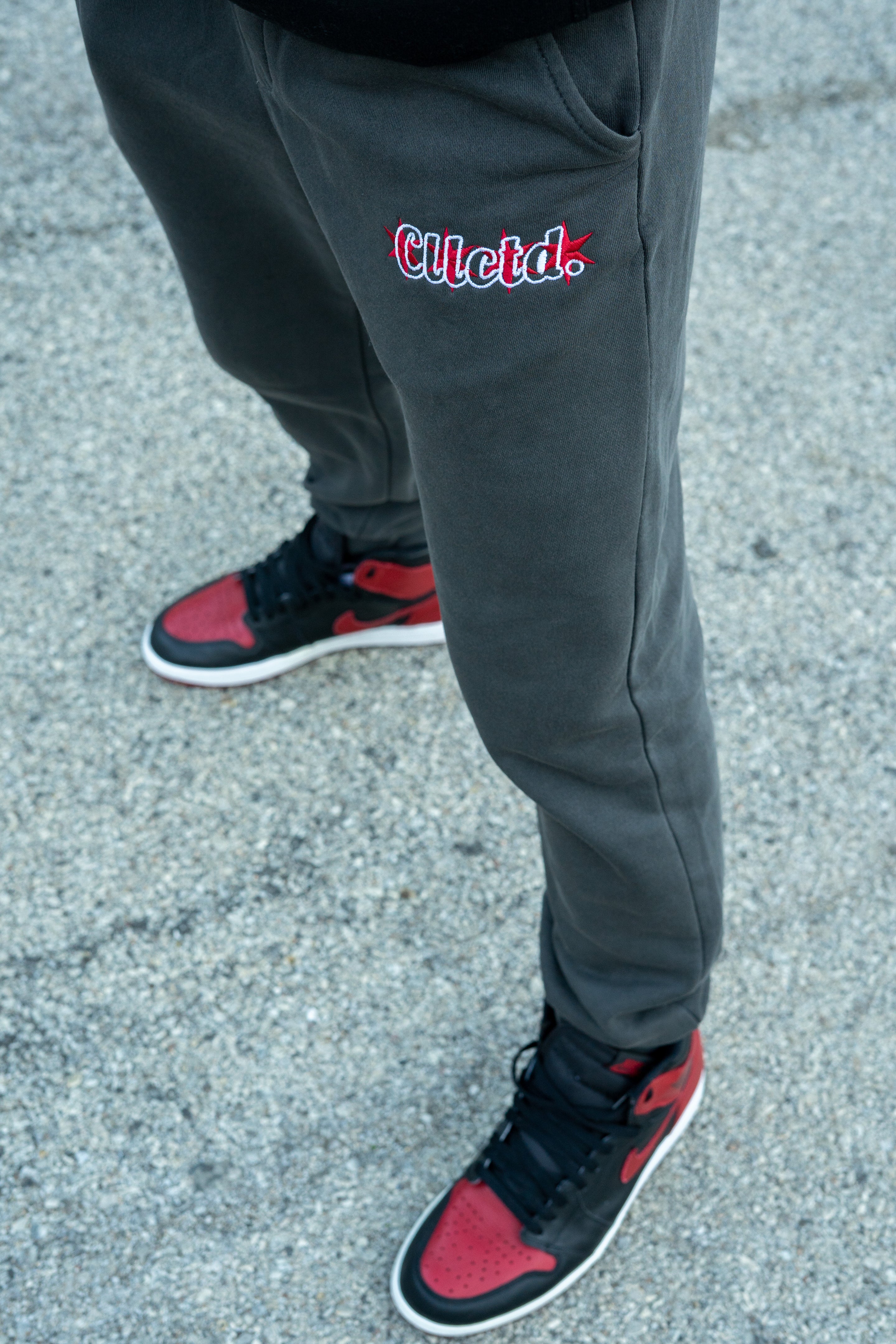 ★DIADORA★ Crosscourt Race Line Sweatpants CHARCOAL GREY D4 Unisex Fleece Sweatpants – Beast Disc Golf